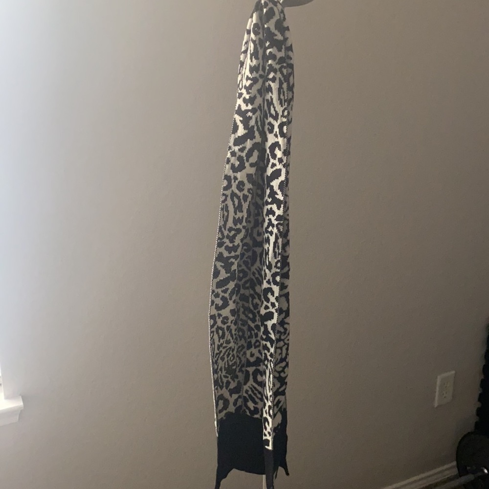 Fox Cheetah Scarf - Picture 2 of 2